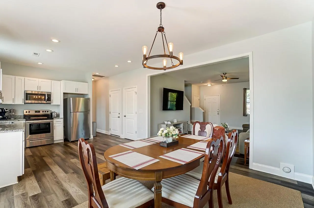 New!! Cozy Home In Charlotte, Near White Water Center, Uptown & Airport! 0*, Charlotte Estados Unidos