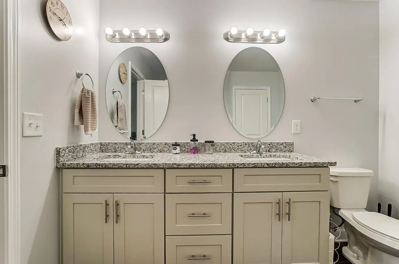 New!! Cozy Home In Charlotte, Near White Water Center, Uptown & Airport! Сasa de vacaciones