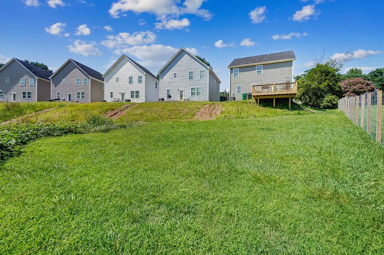 New!! Cozy Home In Charlotte, Near White Water Center, Uptown & Airport! Сasa de vacaciones Charlotte